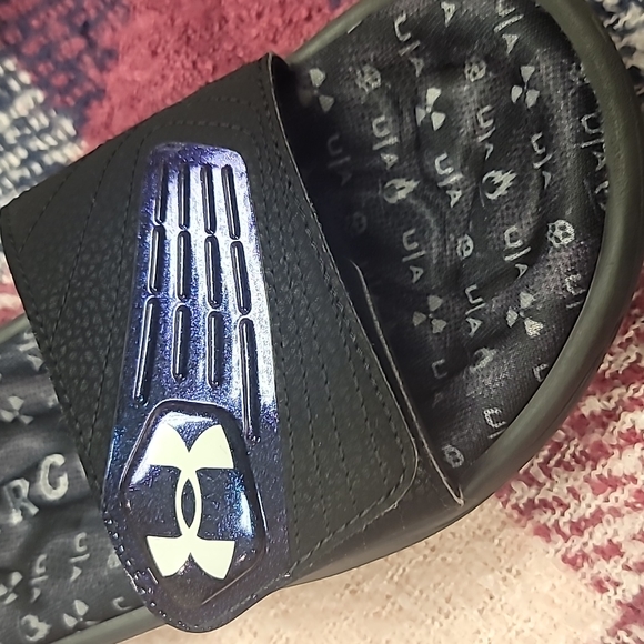Under Armour Slides size 5 - Picture 2 of 4